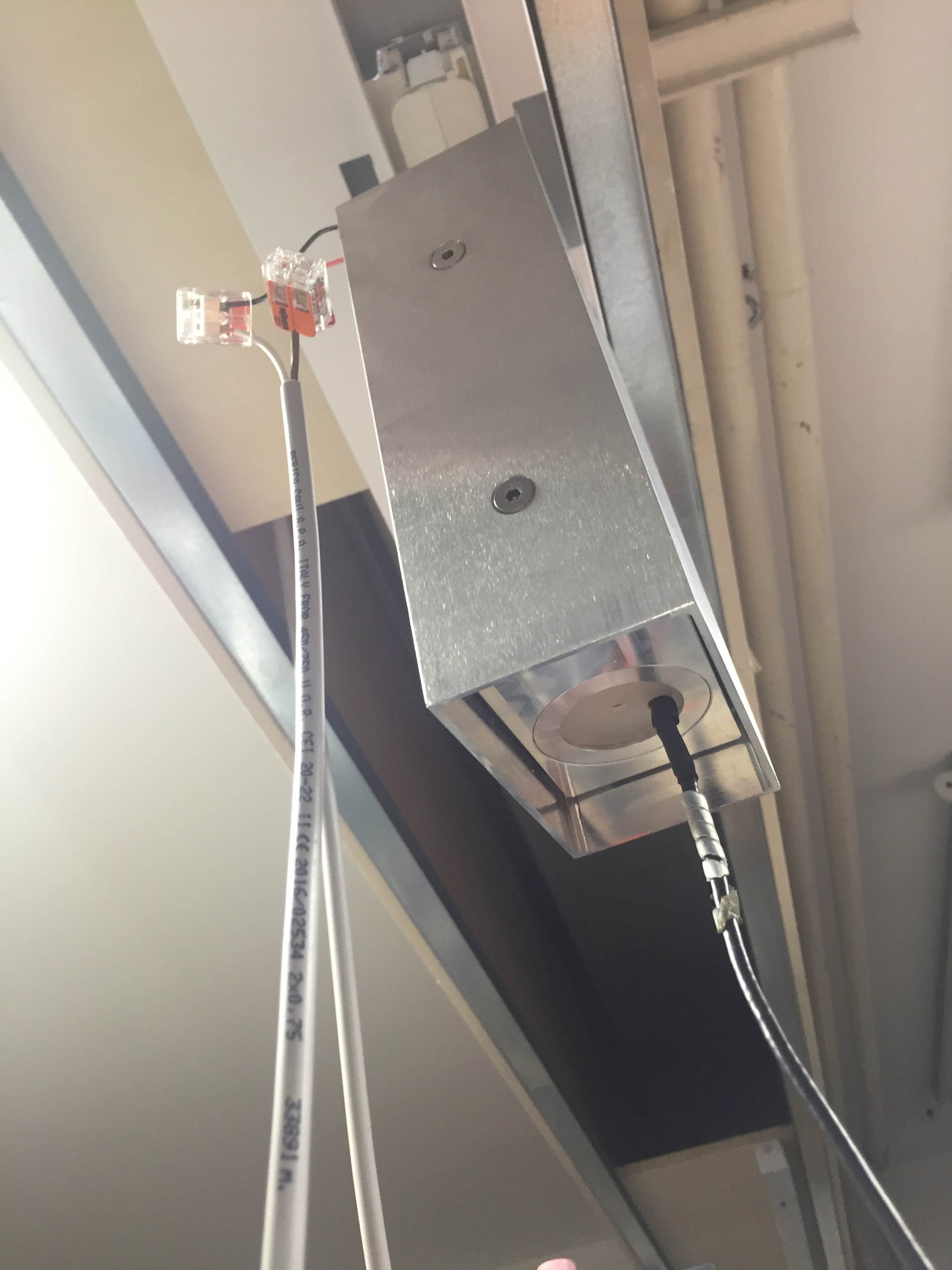 O projeto customizado é totalmente desvinculado de qualquer tipo de lógica de produção industrial. É por isso que nossas criações utilizam tecnologias de ponta; pequenas produções nos permitem aproveitar sempre o que o mercado oferece de melhor.