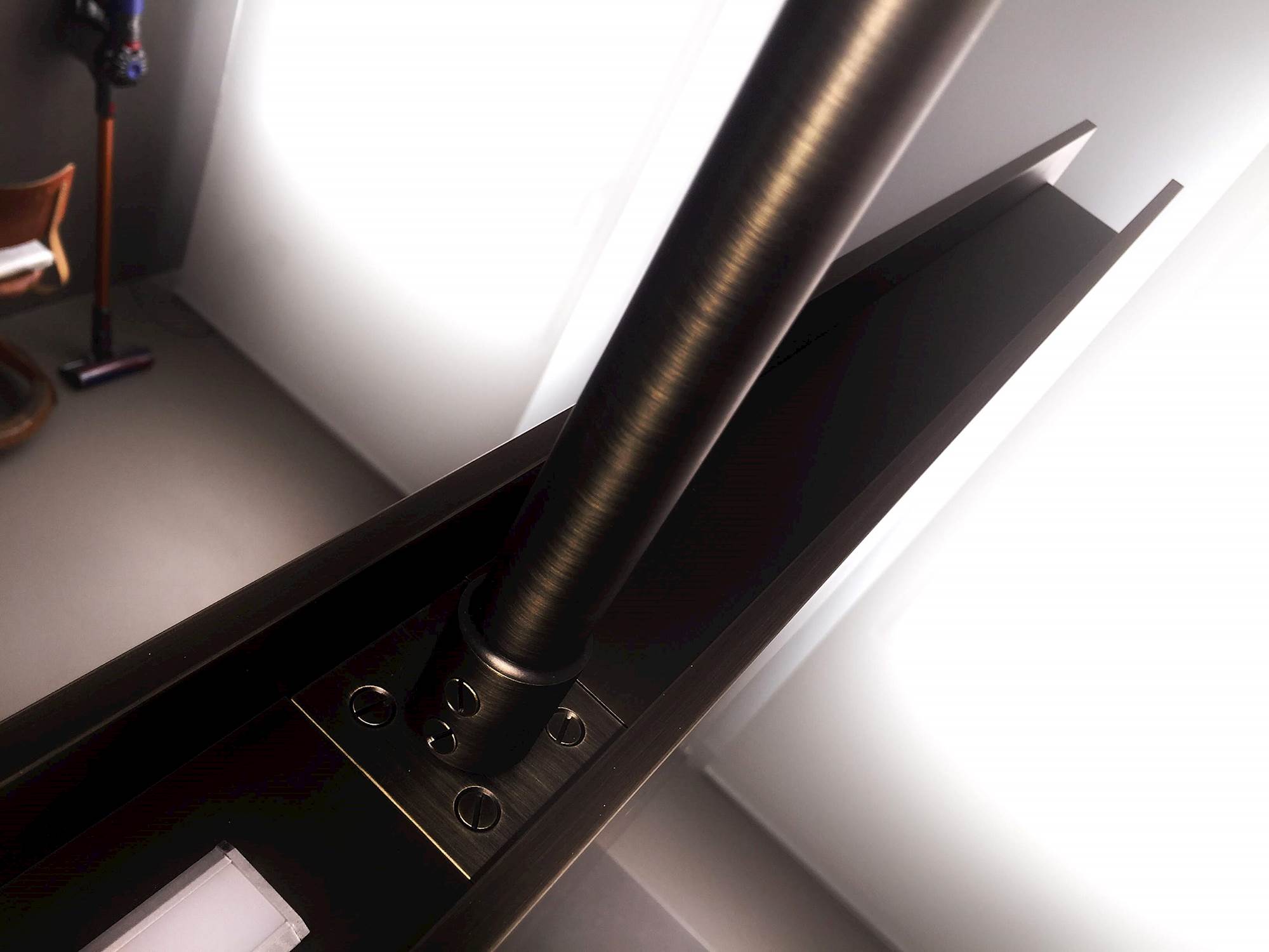 Cada detalhe é a expressão de um pensamento. A atenção, precisão e cuidado com a forma revelam a resistência do material utilizado.